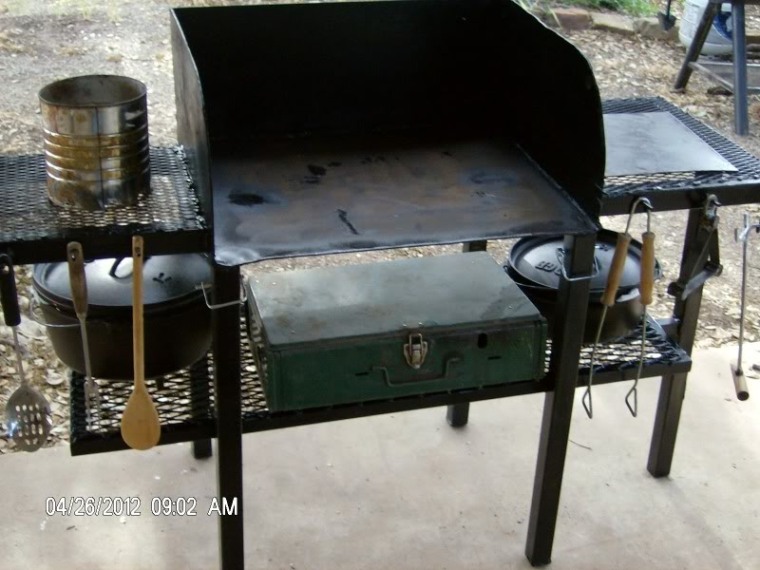 Lodge Outdoor Camp Dutch Oven Cooking Table.